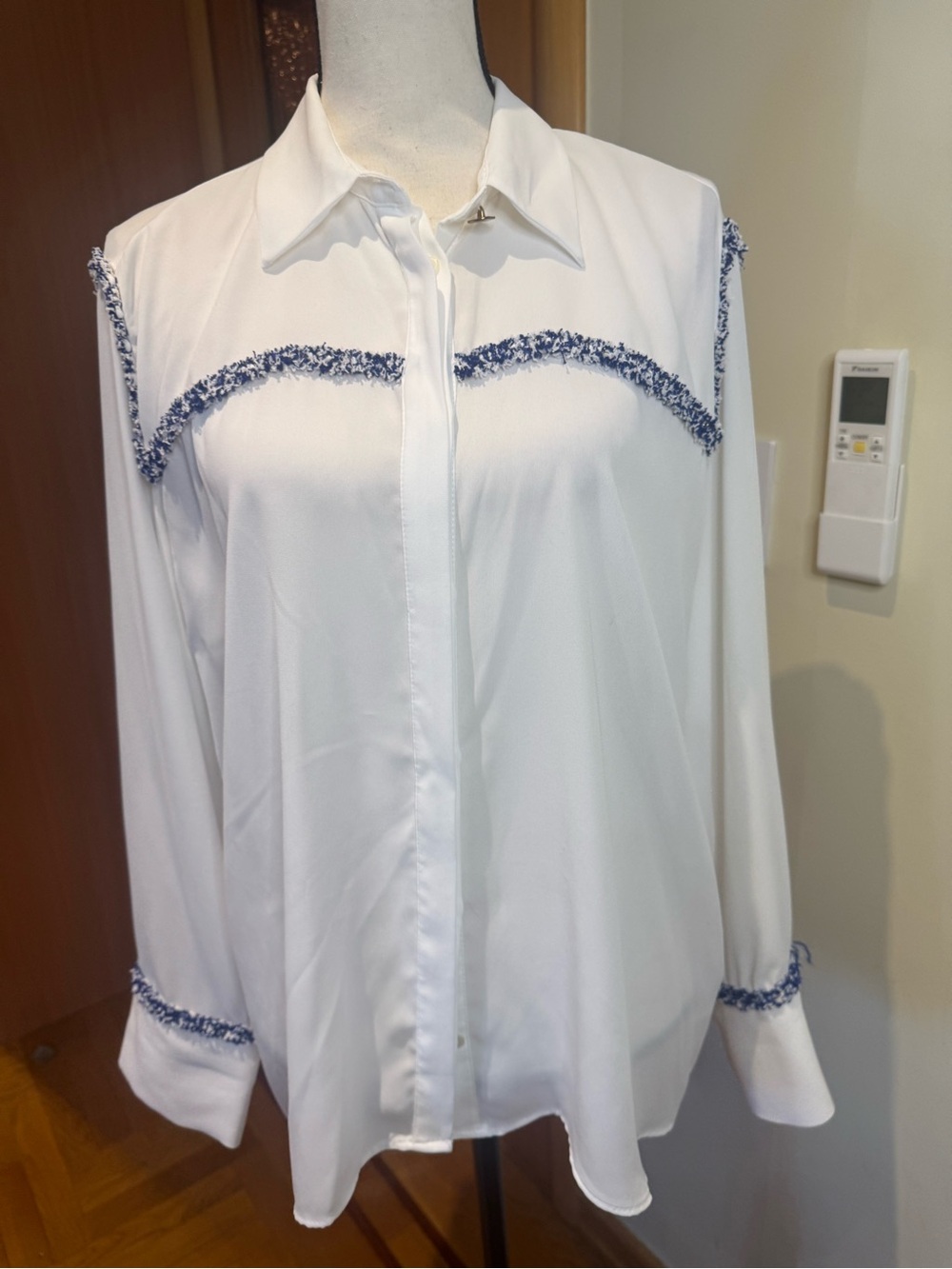 Zara White Long-Sleeve Blouse with Navy fringe Trim Accents Sz XL